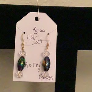 A pair of silver colored leaves with silver beads.These are nickel free.